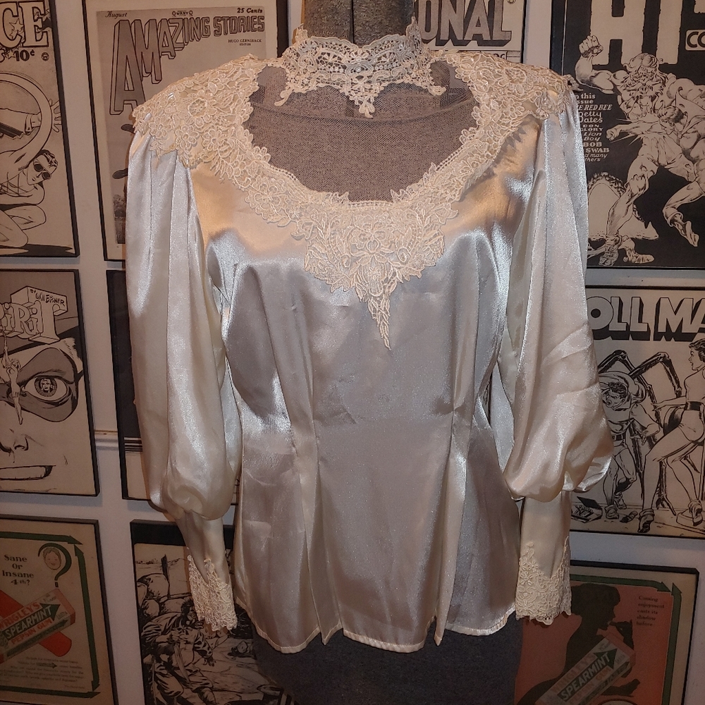 Gorgeous Vintage 80s Lace High Collar Victorian Cottage Core Blouse Top